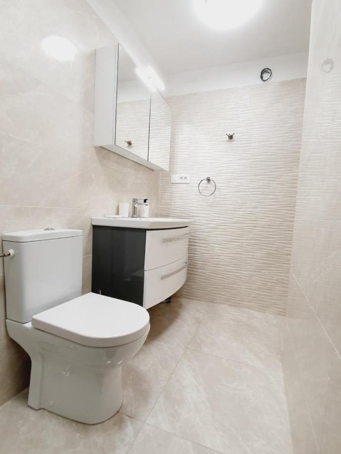White House Apartments Dugi Rat Exterior photo